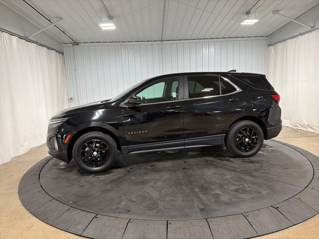 2024 Chevrolet Equinox LT photo 2