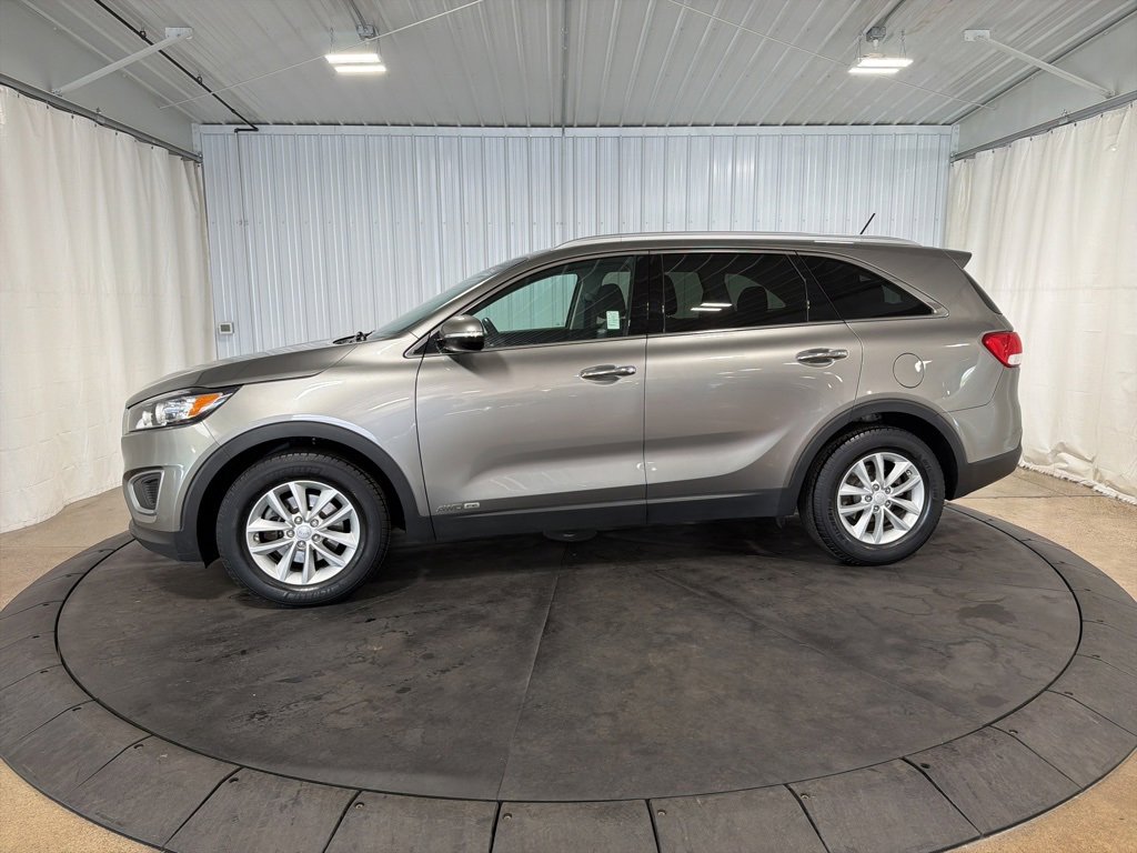 2017 Kia Sorento LX photo 2
