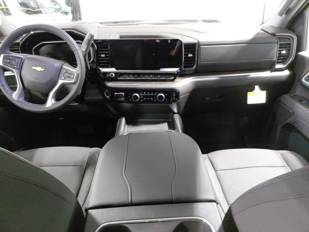 2026 Chevrolet Silverado 3500HD LT photo 3