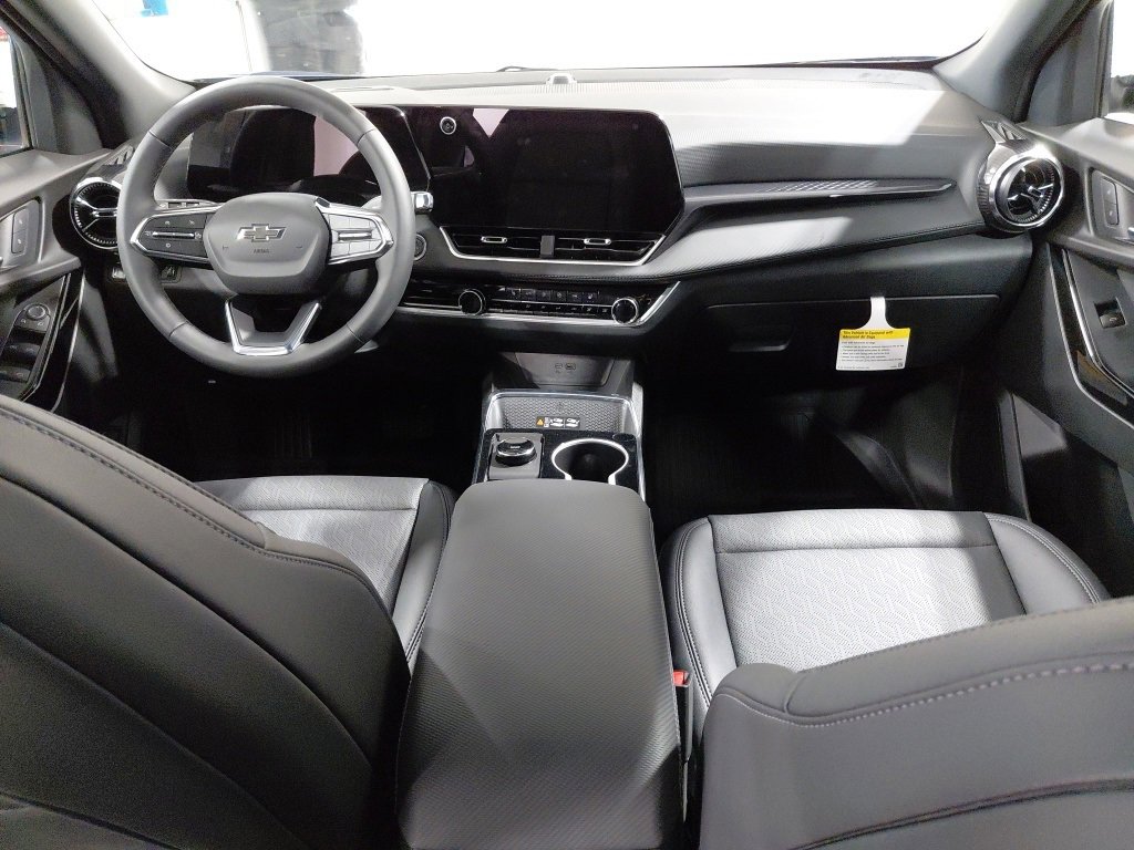 2026 Chevrolet Equinox LT photo 2