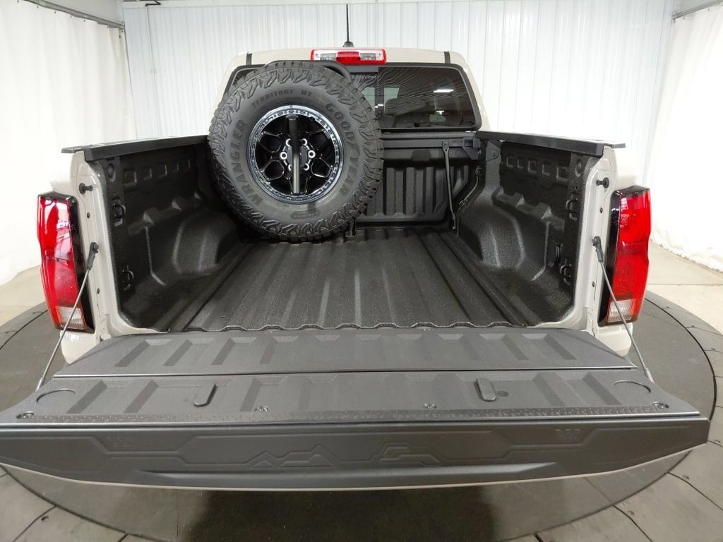 2026 Chevrolet Colorado ZR2 - Photo 8