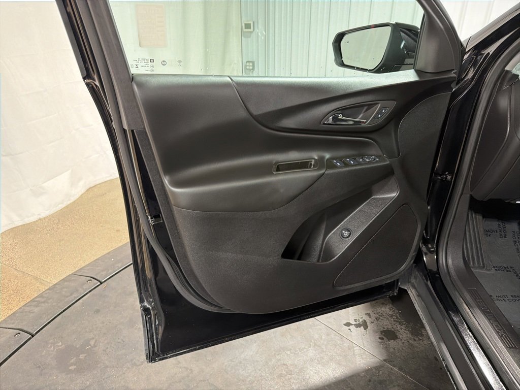 2024 Chevrolet Equinox LT photo 4