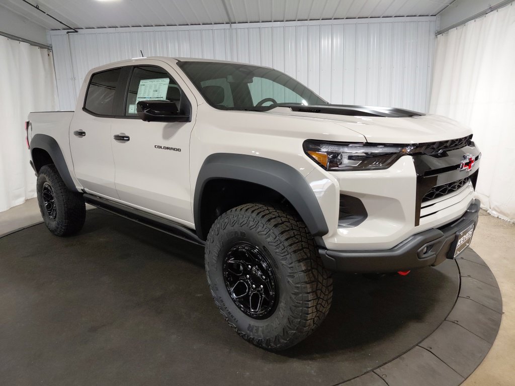 2026 Chevrolet Colorado ZR2 - Photo 11