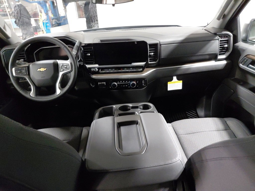 2026 Chevrolet Silverado 1500 LT photo 2