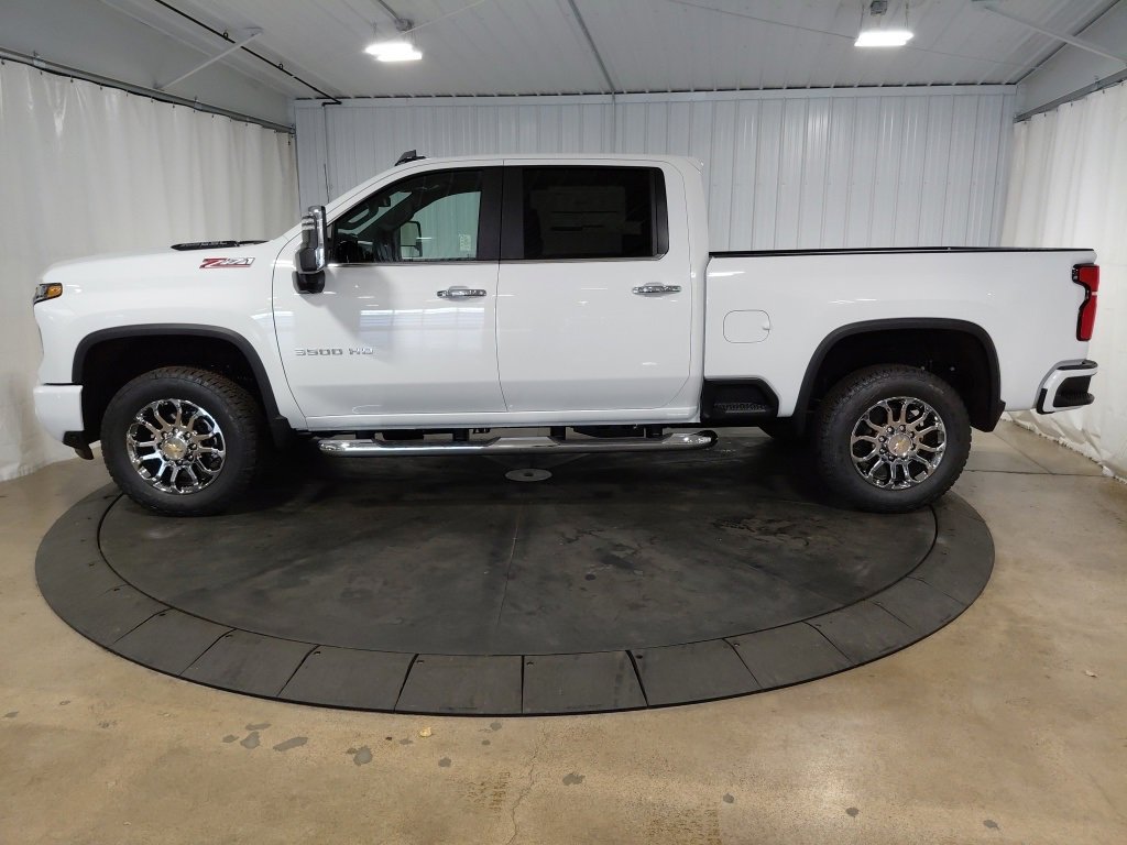 2026 Chevrolet Silverado 3500HD LT photo 2