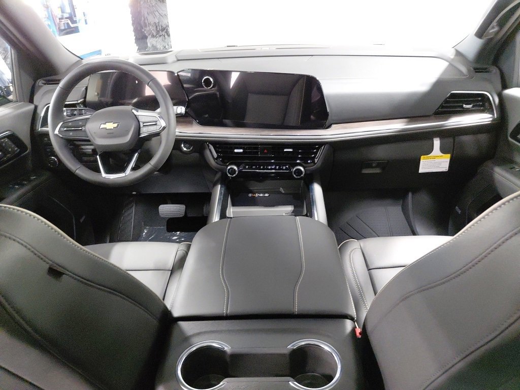 2026 Chevrolet Suburban Premier photo 3