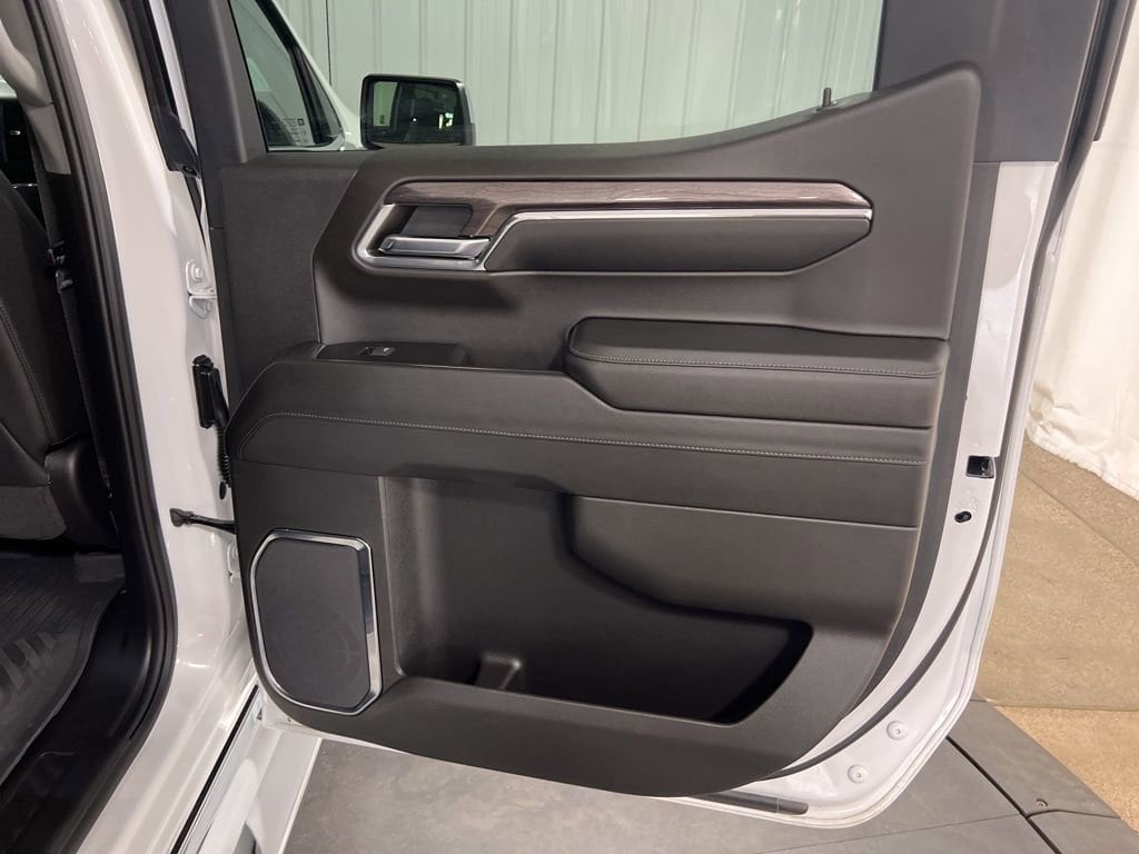 2024 Chevrolet Silverado 1500 LTZ - Photo 18