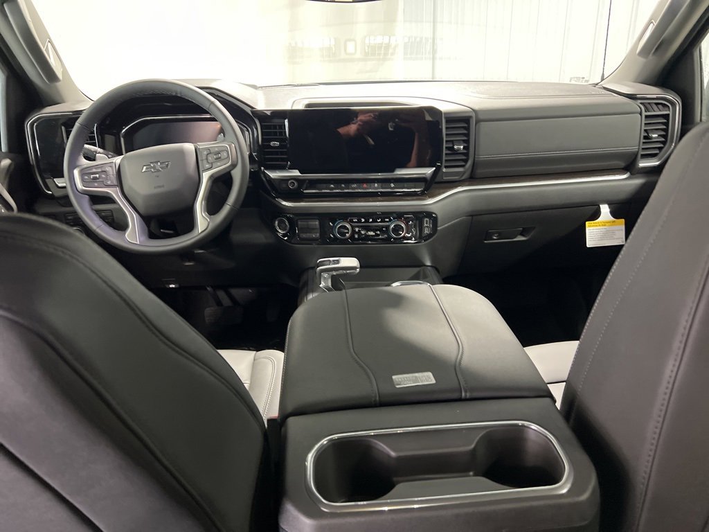 2025 Chevrolet Silverado 1500 RST photo 3