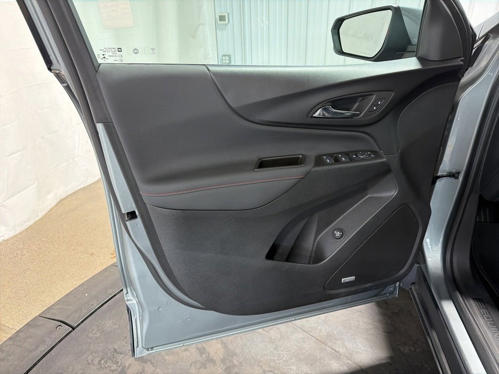 2023 Chevrolet Equinox RS photo 3
