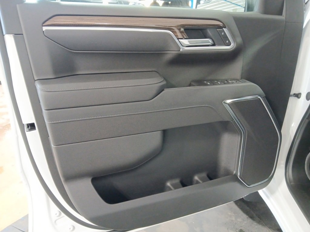 2026 Chevrolet Silverado 1500 RST photo 4