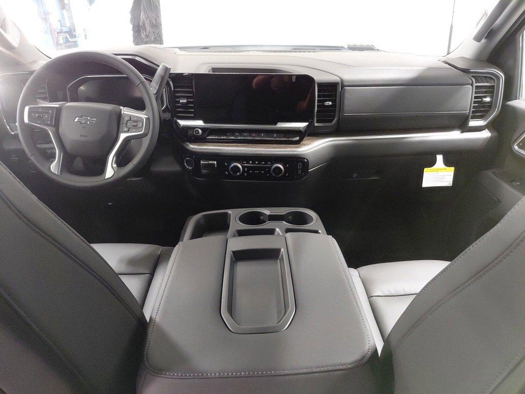 2026 Chevrolet Silverado 2500HD LT photo 3