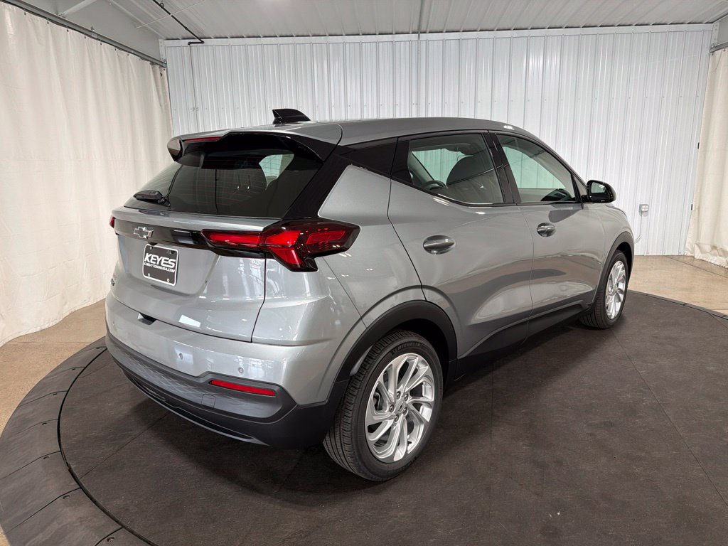 2027 Chevrolet Bolt LT - Photo 9