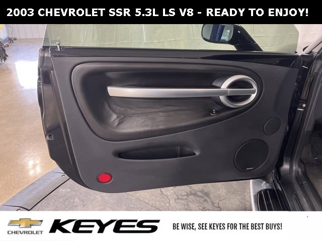 2003 Chevrolet SSR photo 3