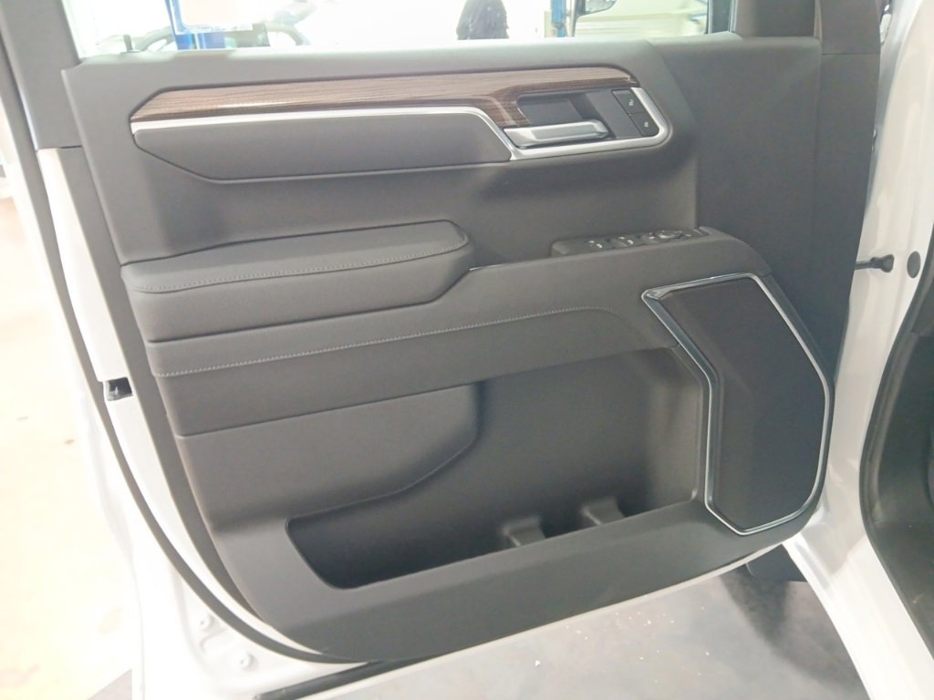 2026 Chevrolet Silverado 1500 LT photo 4