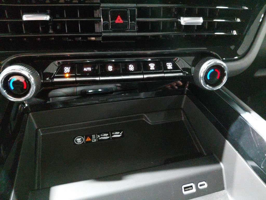 2026 Chevrolet Suburban RST - Photo 28