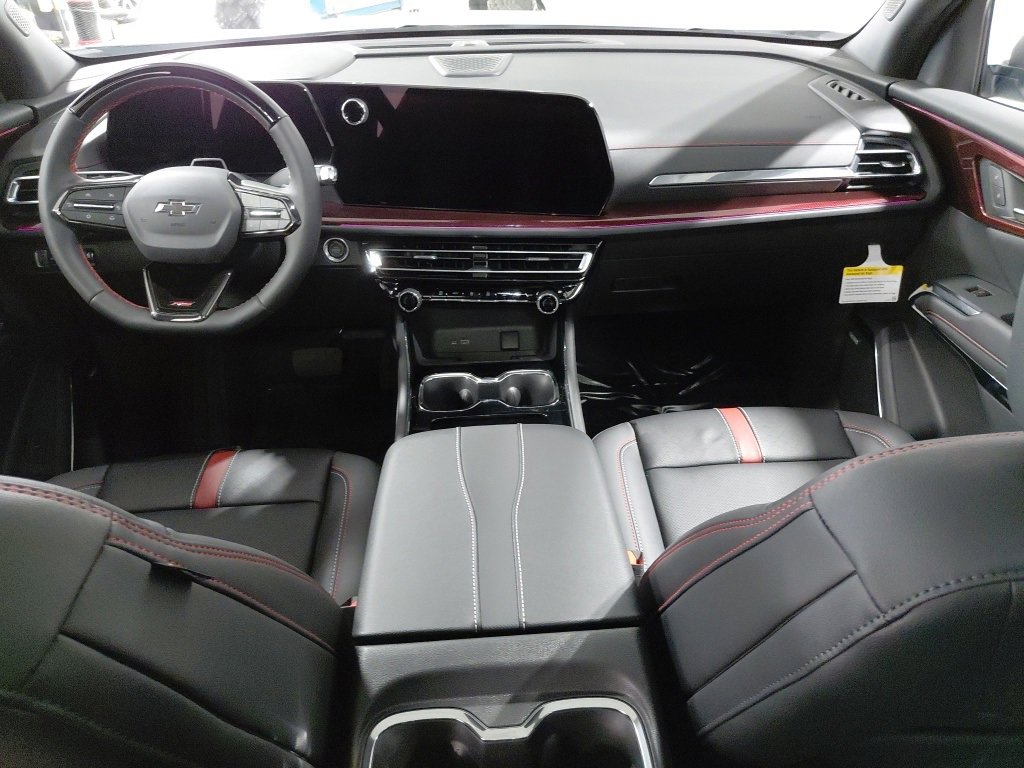 2026 Chevrolet Traverse RS photo 2