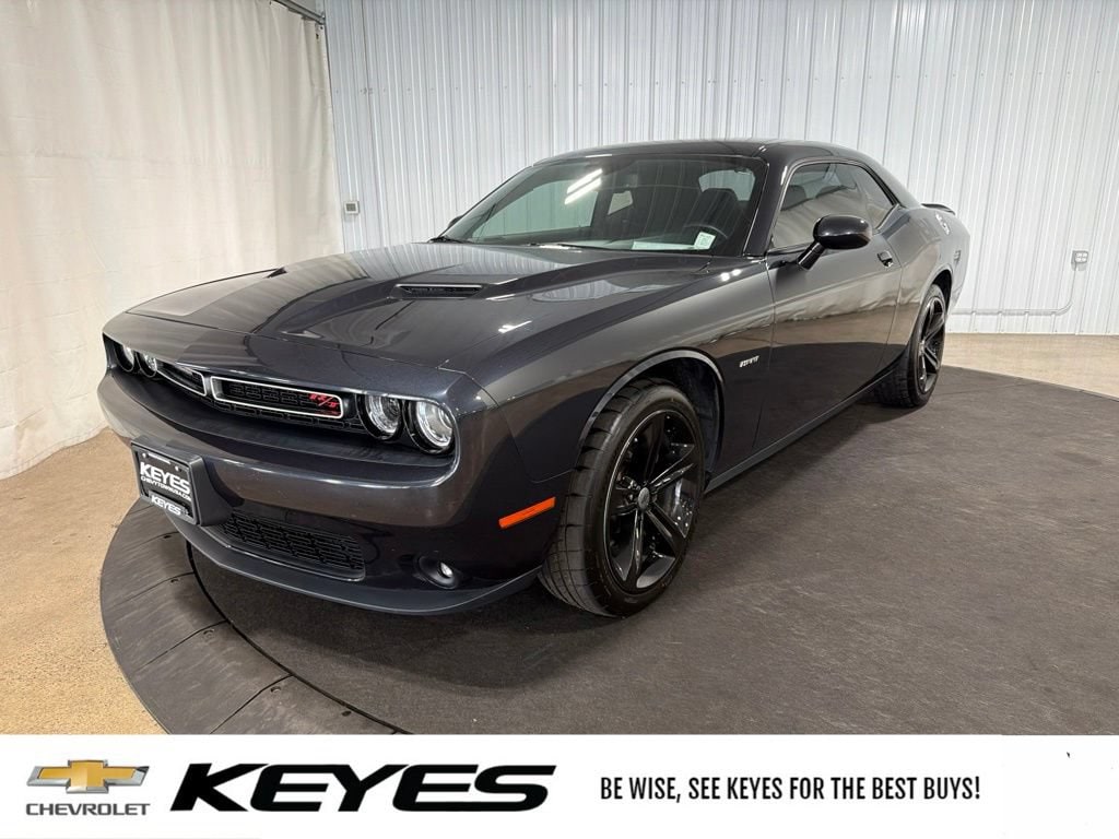 2017 Dodge Challenger R/T's photo