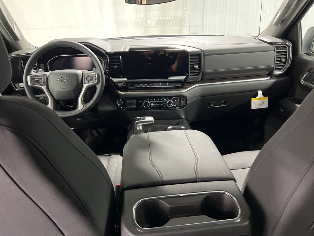 2025 Chevrolet Silverado 1500 RST photo 3
