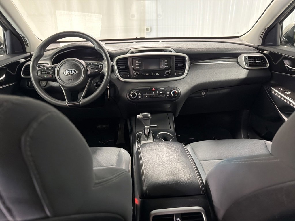 2017 Kia Sorento LX photo 3