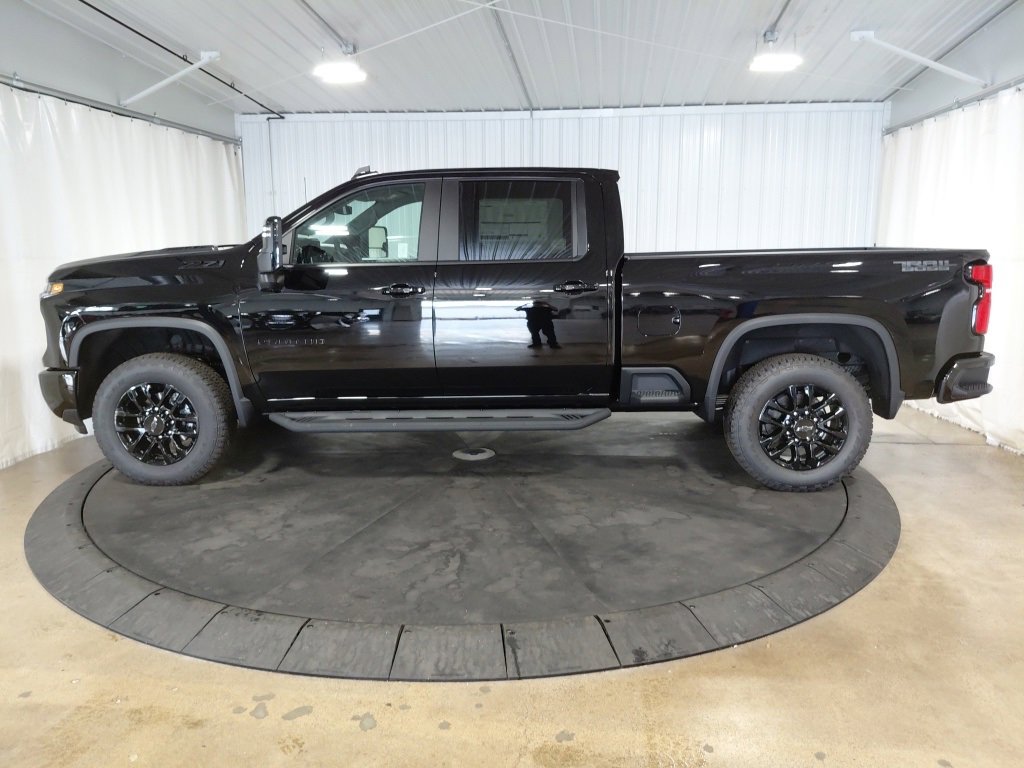 2025 Chevrolet Silverado 2500HD LT photo 2