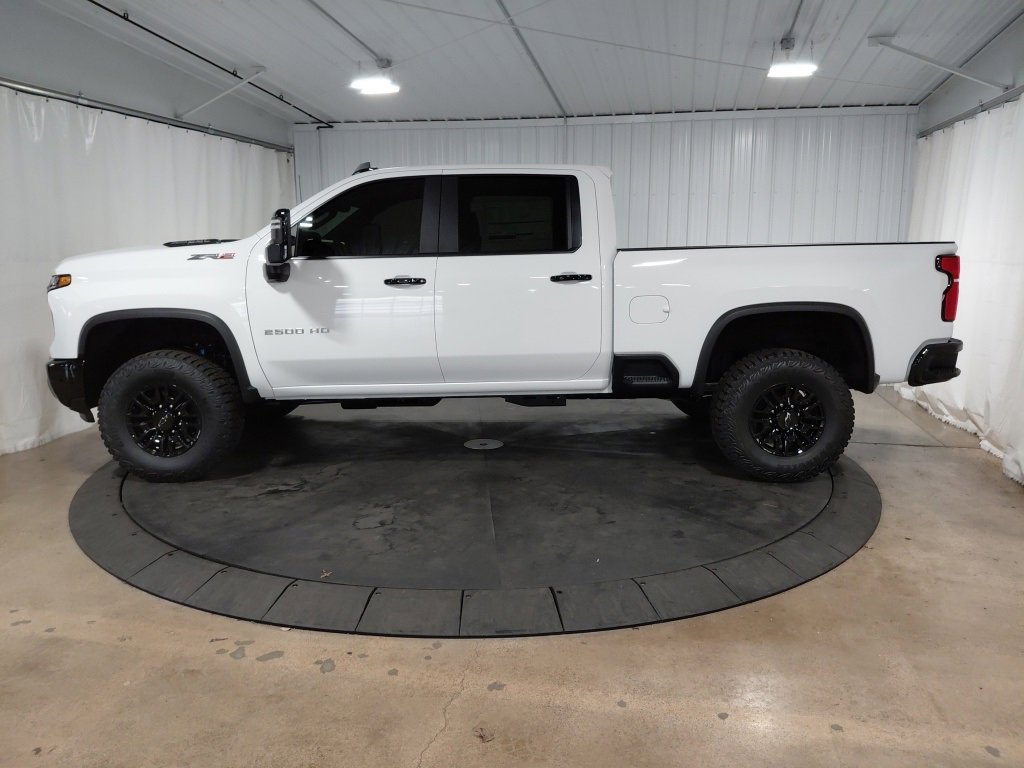 2026 Chevrolet Silverado 2500HD ZR2 photo 2