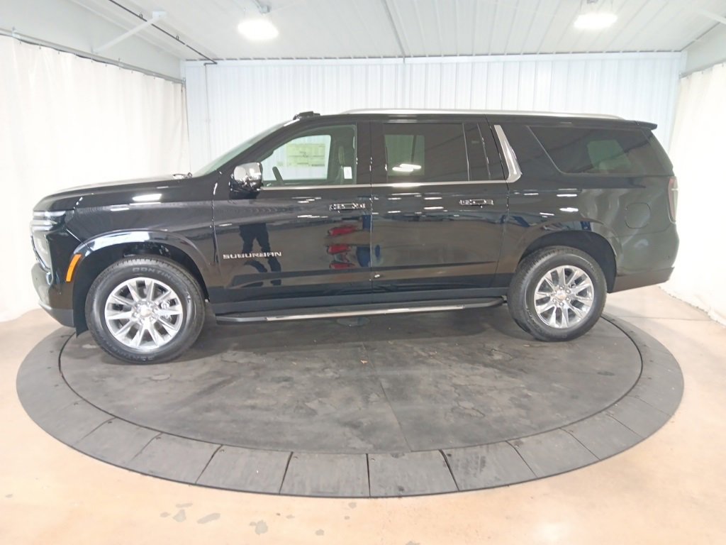 2025 Chevrolet Suburban Premier photo 2