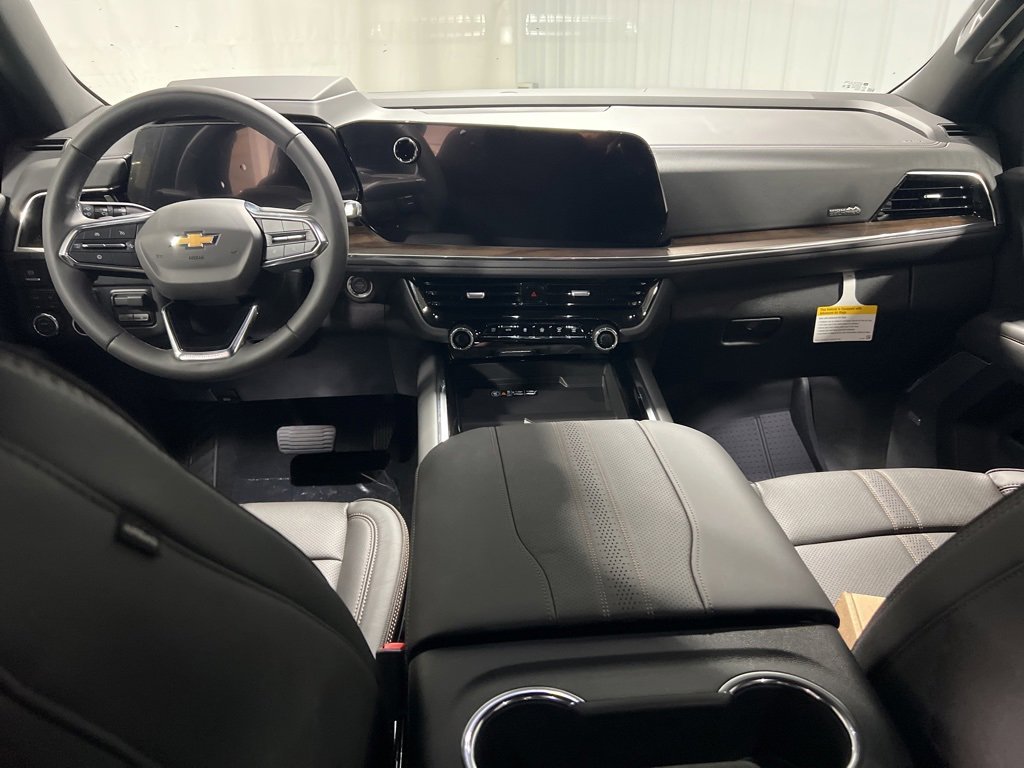 2026 Chevrolet Suburban High Country photo 3