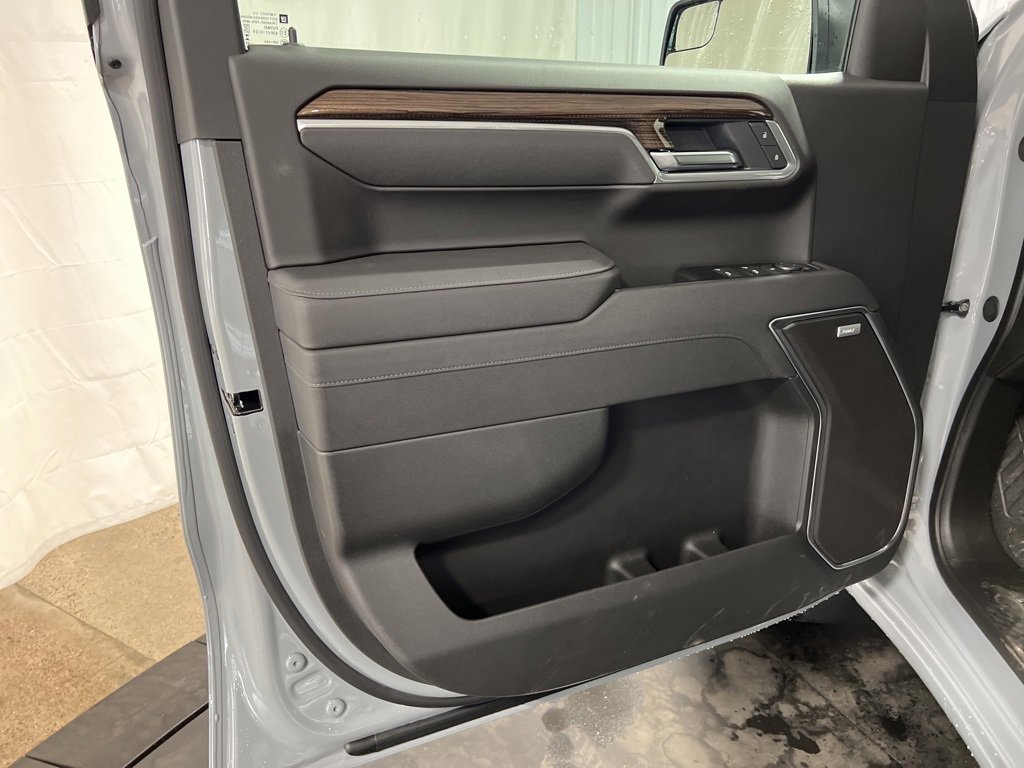 2025 Chevrolet Silverado 1500 RST photo 4