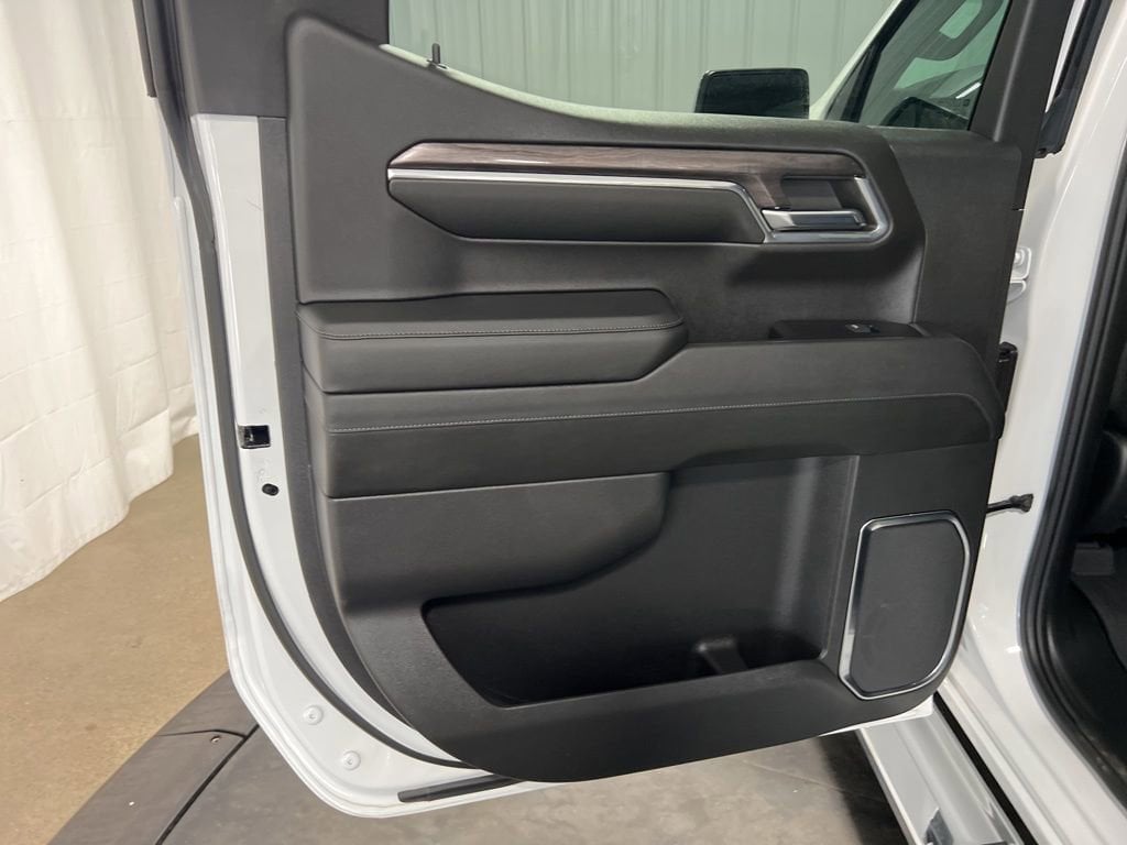2024 Chevrolet Silverado 1500 LTZ - Photo 17