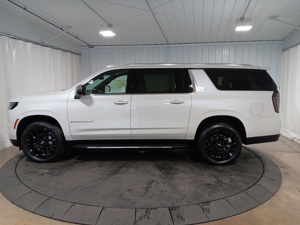 2025 Chevrolet Suburban Premier photo 2