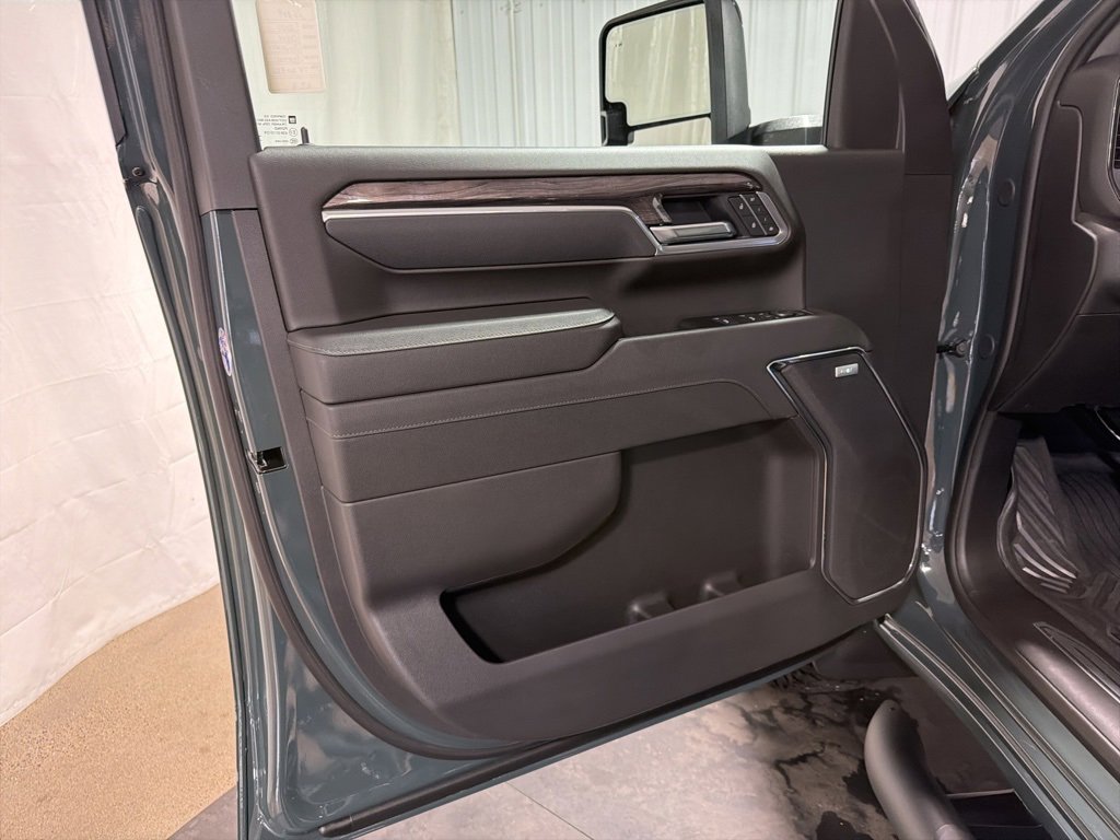 2026 Chevrolet Silverado 2500HD LTZ photo 4