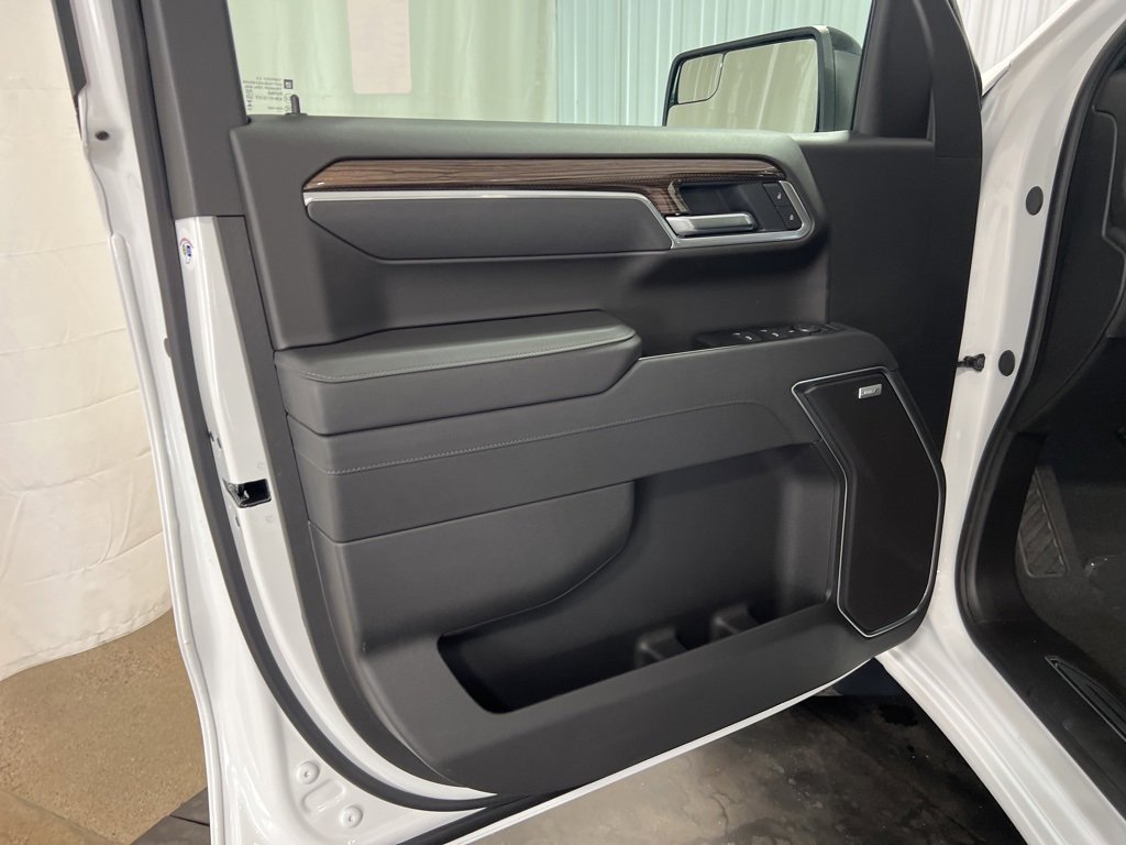 2026 Chevrolet Silverado 1500 RST photo 4