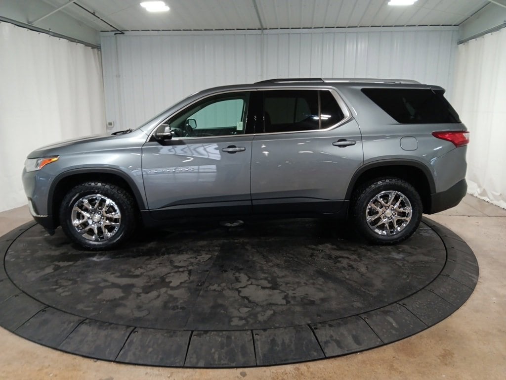 Used 2018 Chevrolet Traverse 1LT with VIN 1GNEVGKW6JJ271035 for sale in Menomonie, WI