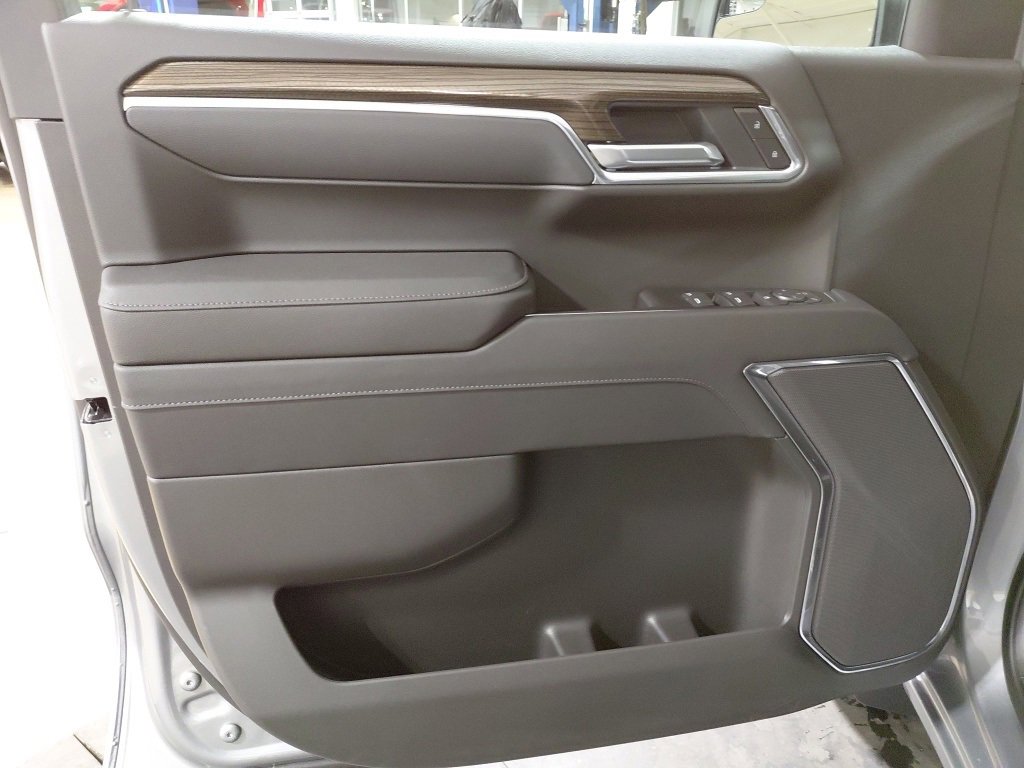 2026 Chevrolet Silverado 1500 LT photo 3