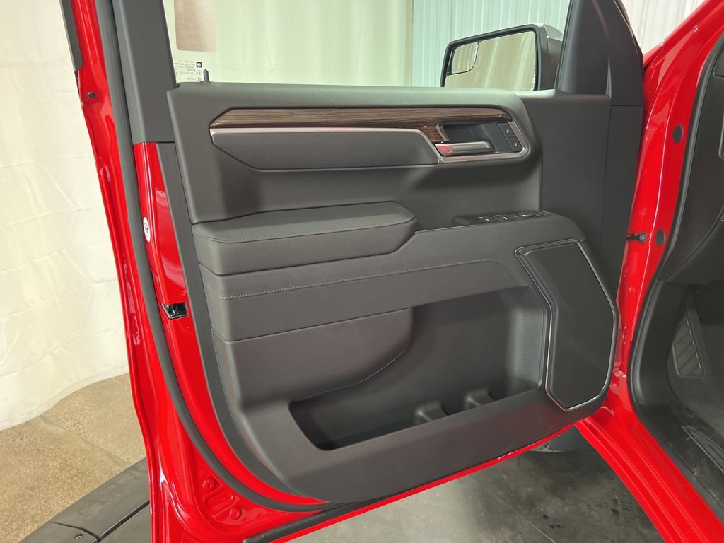 2026 Chevrolet Silverado 1500 LT photo 4