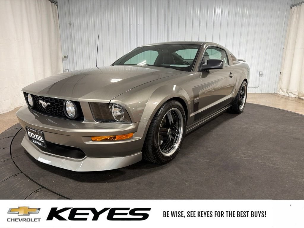 2005 Ford Mustang GT Deluxe