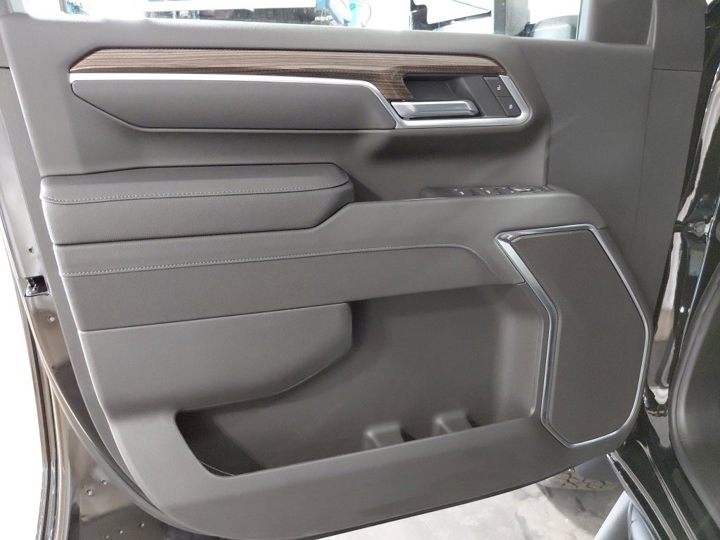 2025 Chevrolet Silverado 2500HD LT photo 4