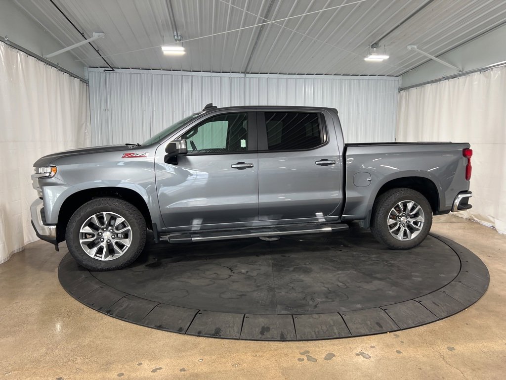 Used 2021 Chevrolet Silverado 1500 LT with VIN 1GCUYDED9MZ305673 for sale in Menomonie, WI