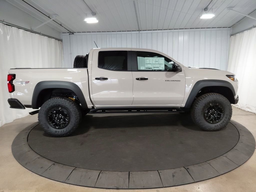 2026 Chevrolet Colorado ZR2 - Photo 10