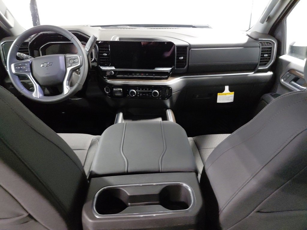 2025 Chevrolet Silverado 2500HD LT photo 3
