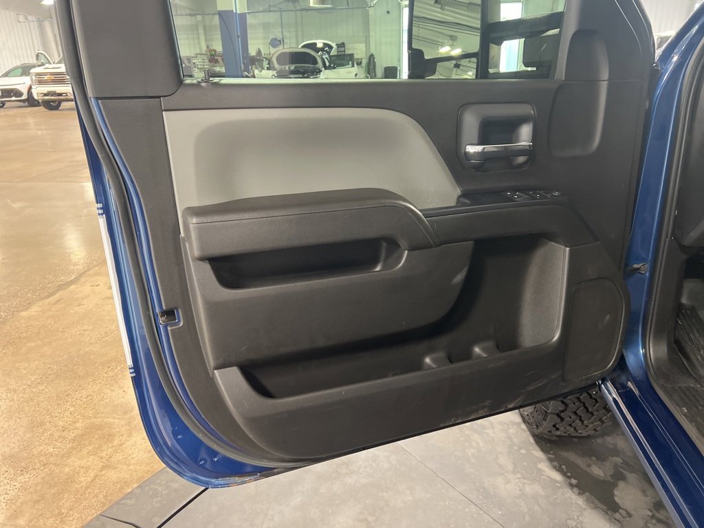 2016 Chevrolet Silverado 2500HD Work Truck photo 3