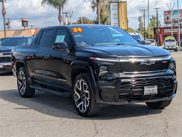 2024 Chevrolet Silverado EV RST photo 3