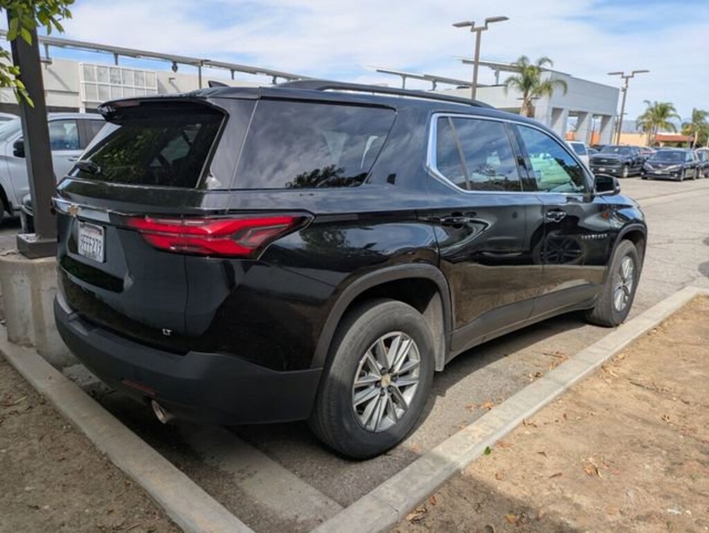 Used 2023 Chevrolet Traverse LT Leather SUV