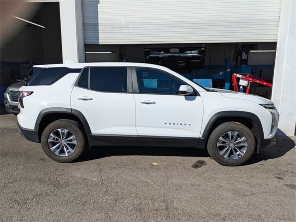 Used 2025 Chevrolet Equinox LT SUV