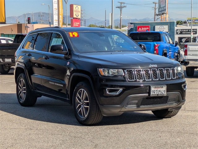 2019 Jeep Grand Cherokee Laredo E photo 3