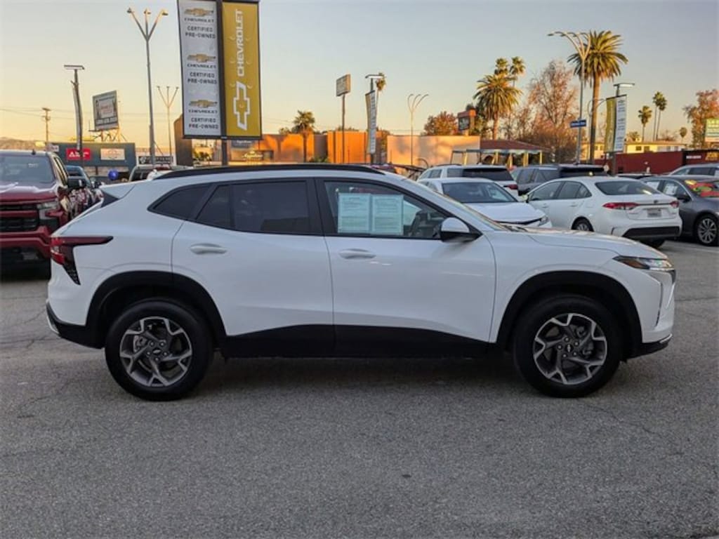 Used 2025 Chevrolet Trax LT SUV