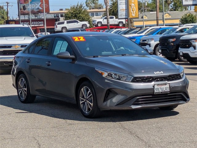 2022 Kia Forte LXS photo 2