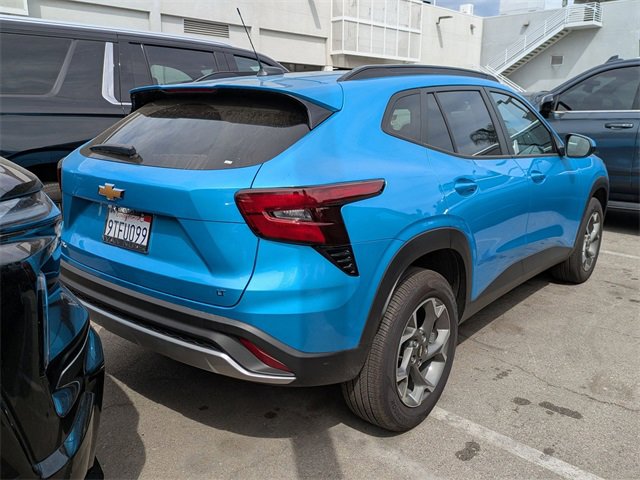 2025 Chevrolet Trax LT photo 3