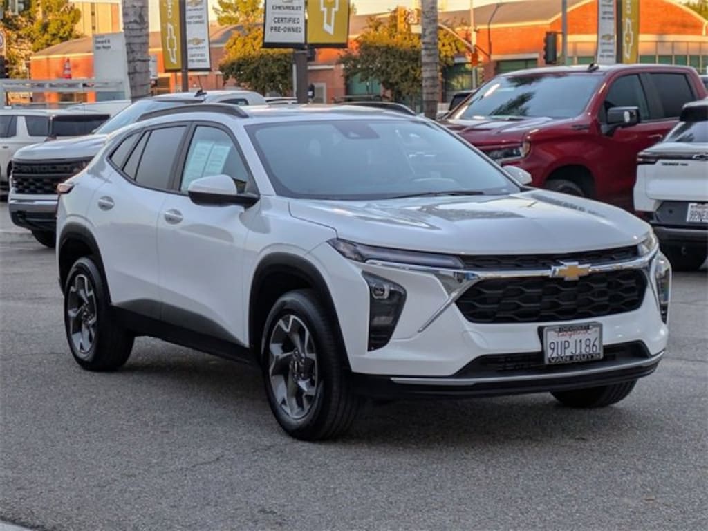 Used 2025 Chevrolet Trax LT SUV