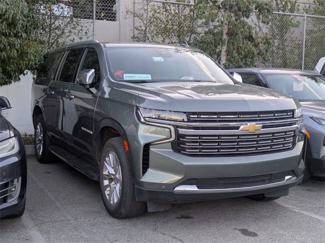 2023 Chevrolet Suburban Premier photo 2